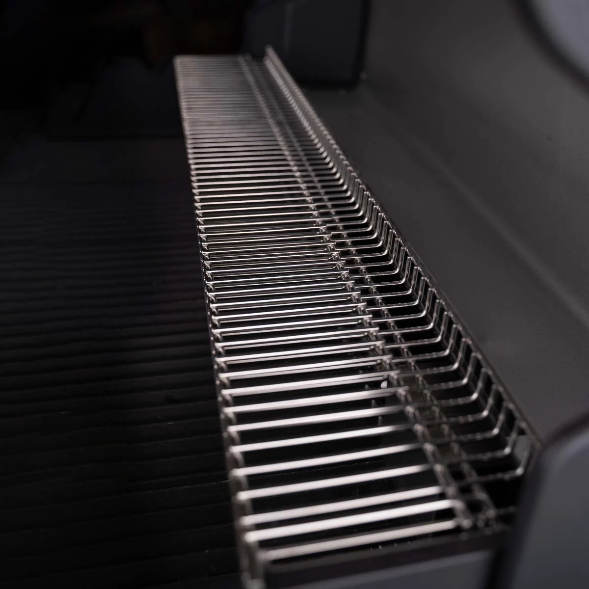 SANTOS S-518 Mit Seiten- & Heckbrenner, Edelstahl Inkl. Drehspieß, Rostheber & Silikonablage & Graviertes ZWILLING Pro Messer 16 SANTOS S-518 Mit Seiten- & Heckbrenner, Edelstahl Inkl. Drehspieß, Rostheber & Silikonablage & Graviertes ZWILLING Pro Messer – Bild 14