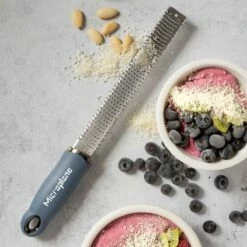Microplane Premium Reibe / Zester, Denim Blau -Napoleon Verkaufs-Shop microplane premium reibe zester denim blau 1714eb4cd64ed159e04c5eb340e4c3f1