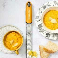 Microplane Premium Reibe / Zester, Senfgelb -Napoleon Verkaufs-Shop microplane premium reibe zester senfgelb 45b19290ea5184e4cabe9f5d803fed78