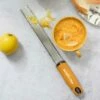 Microplane Premium Reibe / Zester, Senfgelb -Napoleon Verkaufs-Shop microplane premium reibe zester senfgelb d148fe8215f470be12dbf68e719135ec