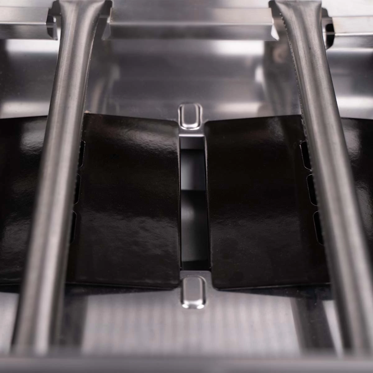 SANTOS S-518 All Black Mit Seiten- Und Heckbrenner, Schwarz, Inkl. Drehspieß, Rostheber & Silikonablage & Graviertes ZWILLING Pro Messer 19 SANTOS S-518 All Black Mit Seiten- Und Heckbrenner, Schwarz, Inkl. Drehspieß, Rostheber & Silikonablage & Graviertes ZWILLING Pro Messer – Bild 17